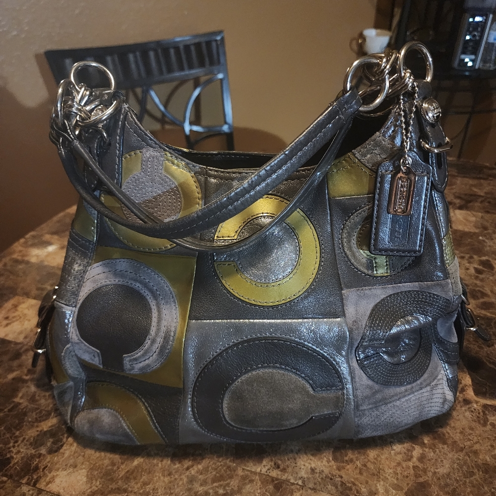 Coach Madison Maggie EUC Leather/Suede Shoulder Bag.